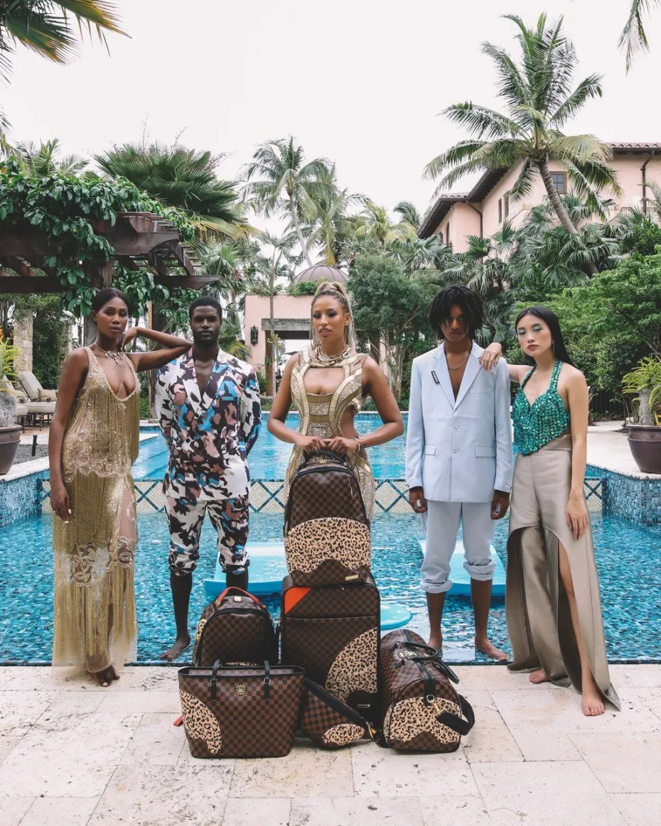 A.i.3 THE LEGACY SAVVY CROSSBODY