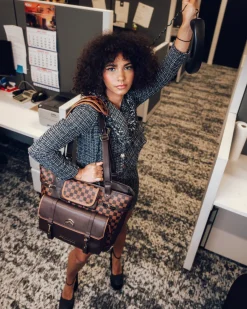 CHECKMATE ROYALE TOTE