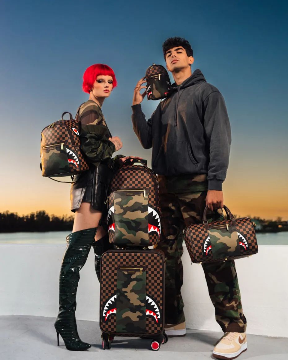 EXTERIOR GOLD ZIP POCKET SHARKS IN PARIS BACKPACK (DLXV)