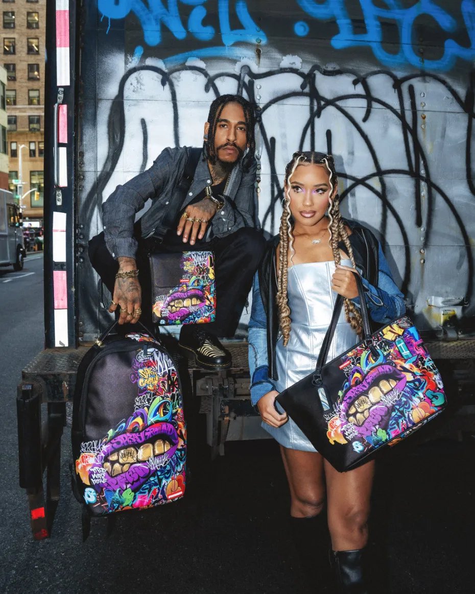 HALF GRAF LIPS MESSENGER BAG