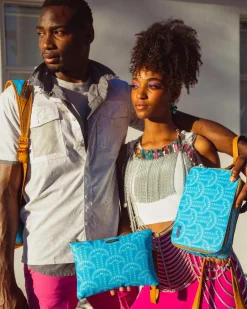 ILLUCHAINS TURQ TOILETRY BAG