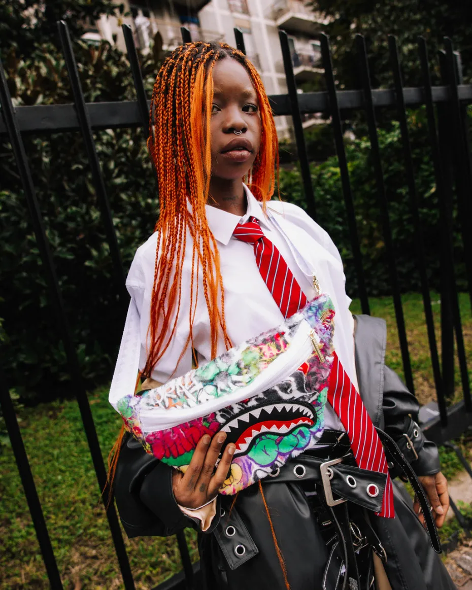 LE MONDE DES GRAFFITIS SAVVY CROSSBODY