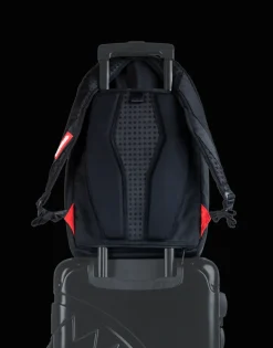 MONEY STACKS ON THE RUN