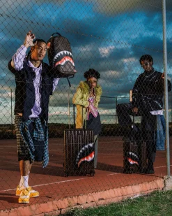 SHARKS IN PARIS BLUR EFFECT FULL SIZE LUGGAGE
