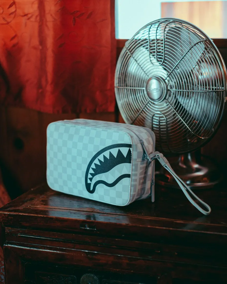 SPLIT THE CHECK (PEARL) TOILETRY BAG