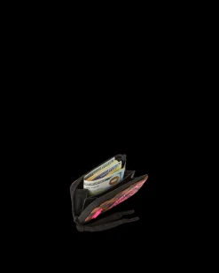 THE ARTISTS TOUCH WALLET