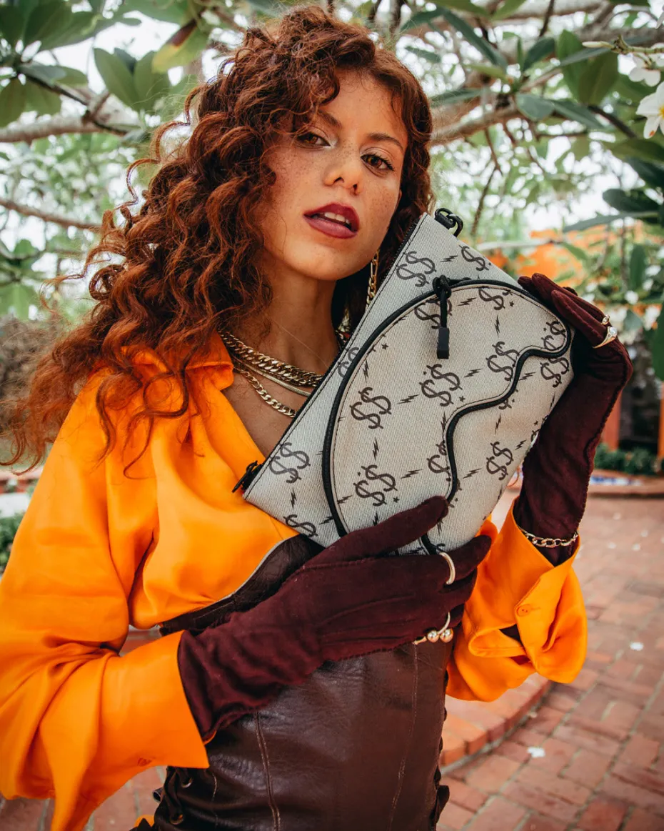 THE GETAWAY CROSSOVER CLUTCH