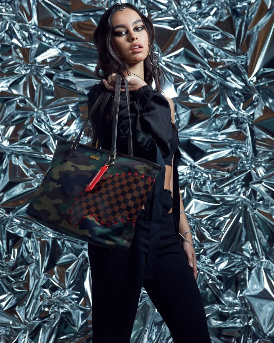 THE PARADOXX SHARK TOTE
