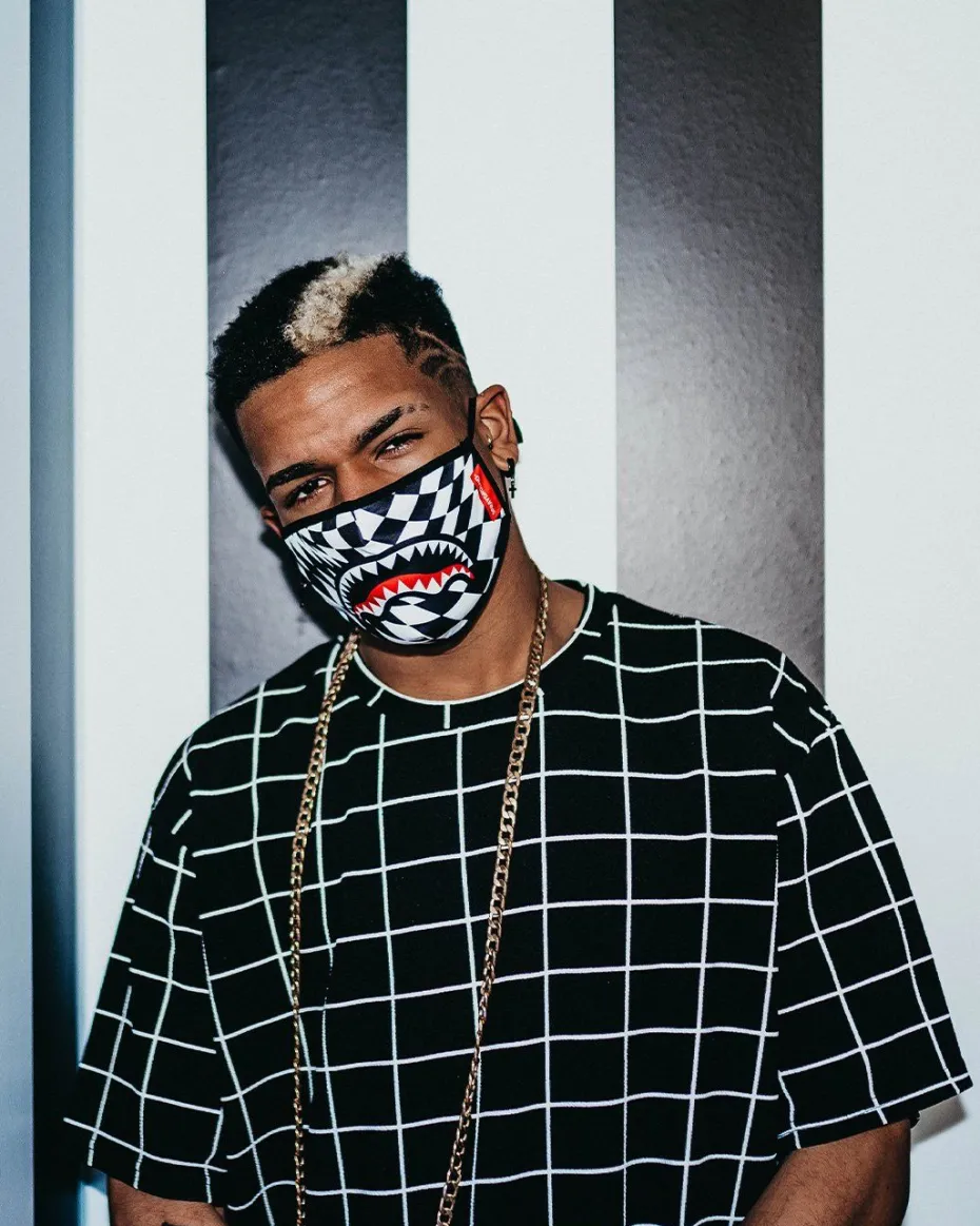 TRIPPY CHECK FACE MASK