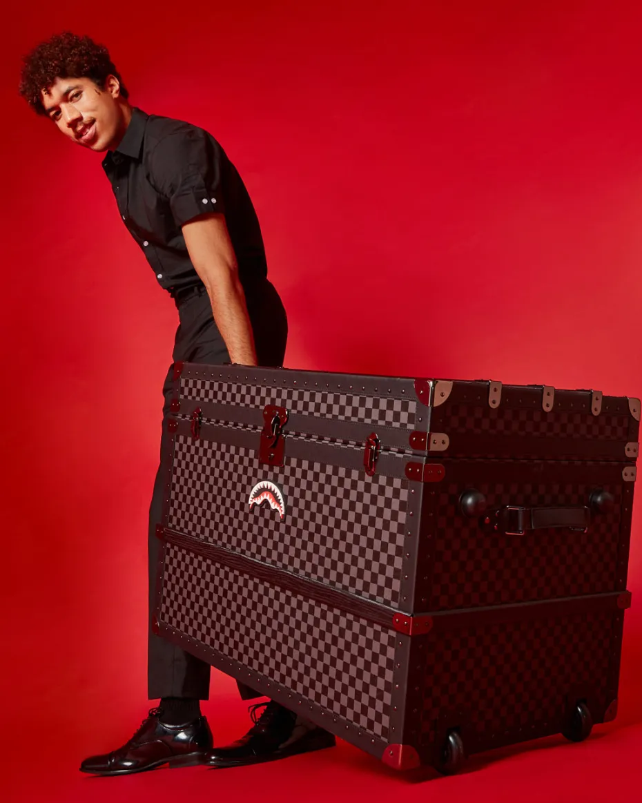 VANQUISH II WARDROBE TRUNK