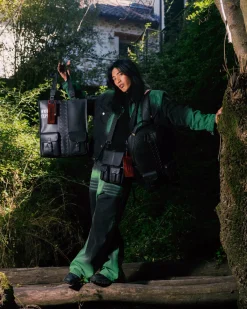 WORLD EXPLORER ENTREPRENEUR MESSENGER BAG